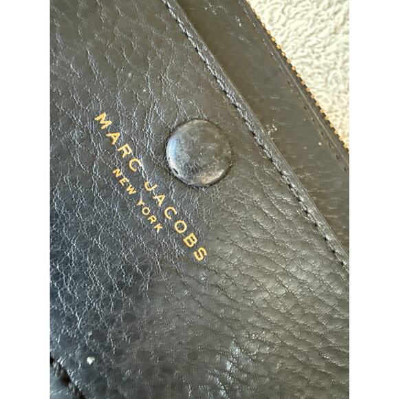 Marc Jacob’s  labeled leather zip wallet - Picture 3 of 4